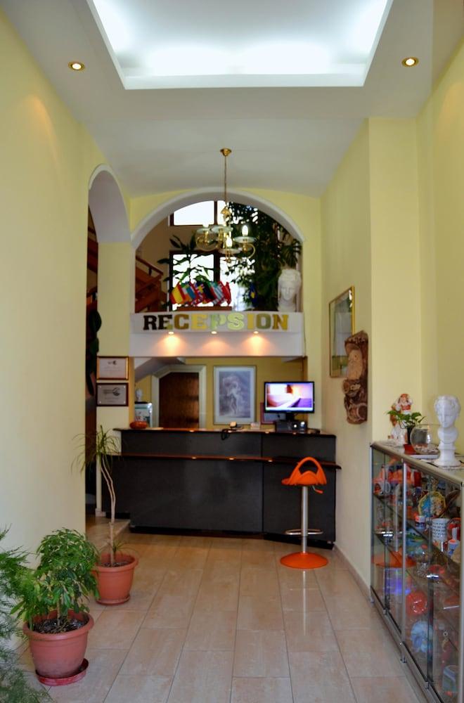 Kruja Hotel Τίρανα Εξωτερικό φωτογραφία